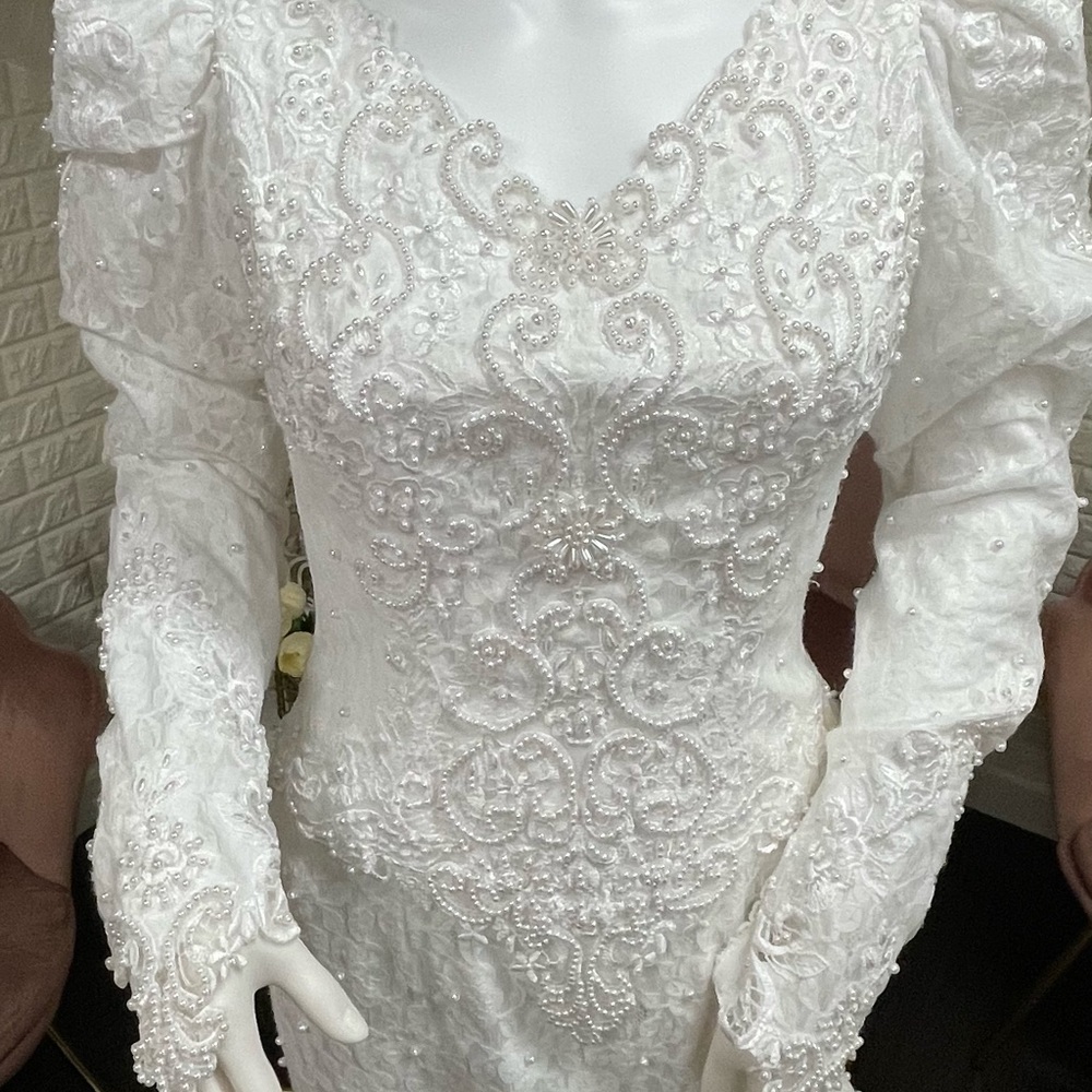 Vintage Pearl Wedding Gown - Picture 7 of 8